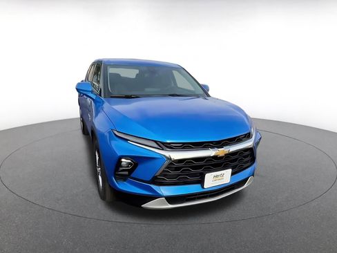 Used 2025 Chevrolet Blazer LT image 3