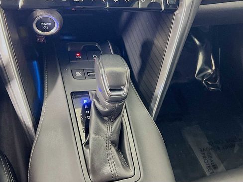 Used 2024 Toyota Venza XLE image 16