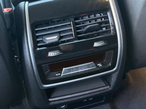 Used 2020 BMW X7 xDrive40i w/ Parking Assistance Package image 16