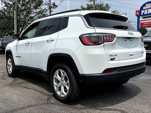Used 2024 Jeep Compass Latitude AWD/4WD image 4