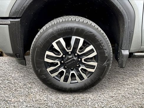 Used 2024 GMC Sierra 2500 Denali Ultimate image 8