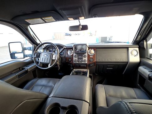 Used 2015 Ford F350 Lariat w/ Lariat Interior Package image 16