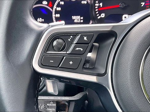 Used 2022 Porsche Cayenne Platinum Edition image 23