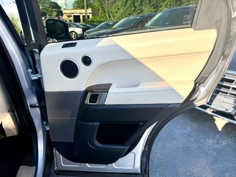 Used 2014 Land Rover Range Rover Sport HSE image 26