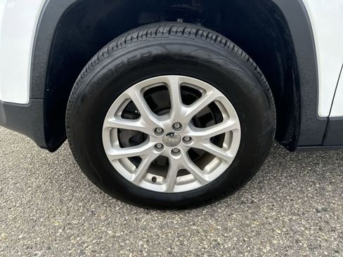 Used 2016 Jeep Cherokee Latitude w/ Cold Weather Group image 14