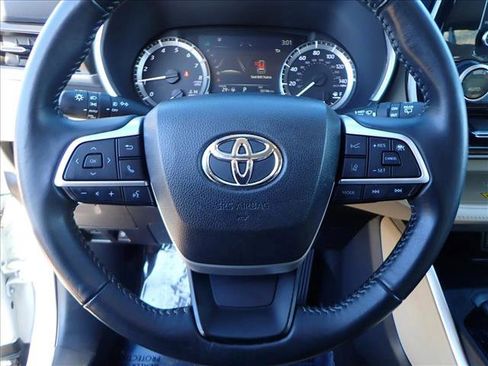 Used 2023 Toyota Highlander XLE image 15