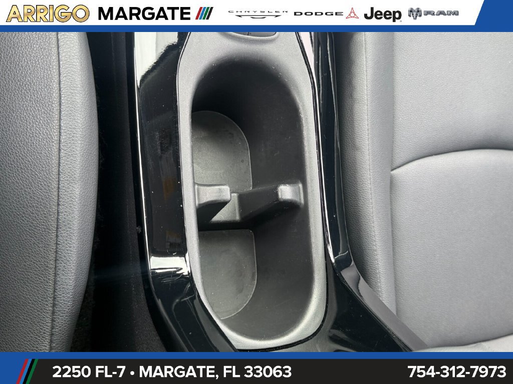 Used 2023 Toyota Corolla Cross XLE w/ Convenience Package FWD image 29