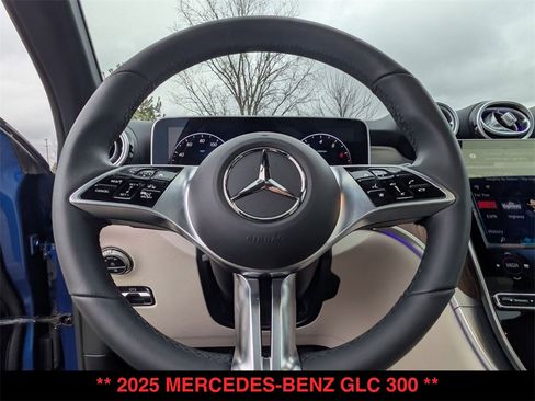 Used 2025 Mercedes-Benz GLC 300 GLC 300 image 24