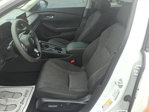 Used 2023 Honda Accord EX image 9