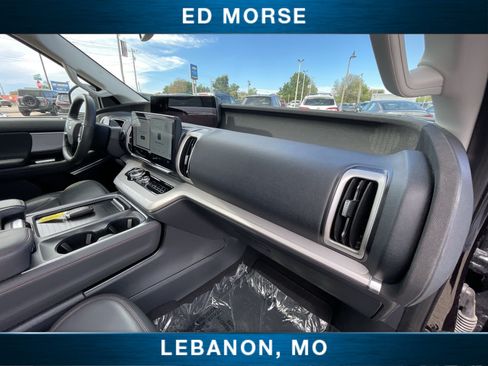 Used 2025 Ford Expedition Active AWD/4WD image 27