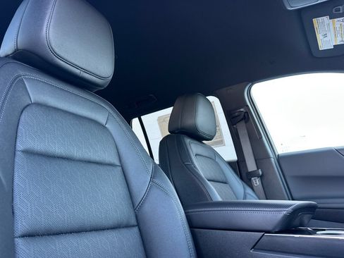 New 2026 Chevrolet Equinox LT w/ Convenience Package II FWD image 17