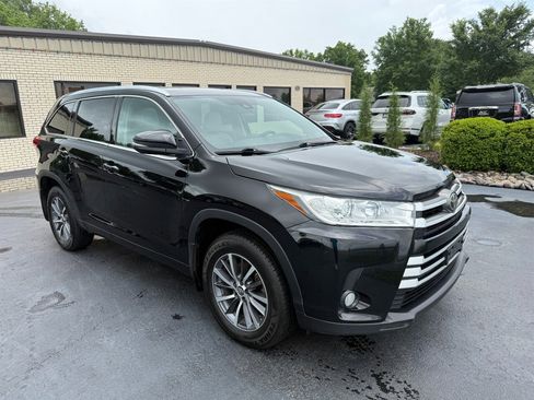 Used 2018 Toyota Highlander XLE AWD/4WD image 5