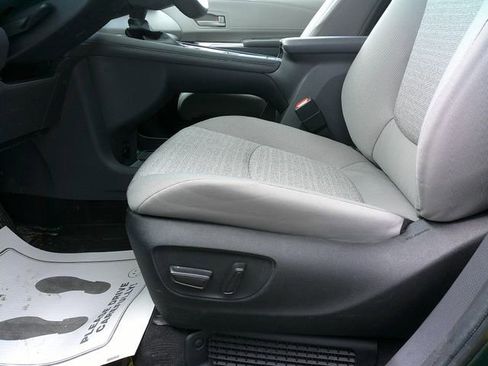 Used 2024 Toyota Sienna LE AWD/4WD image 22