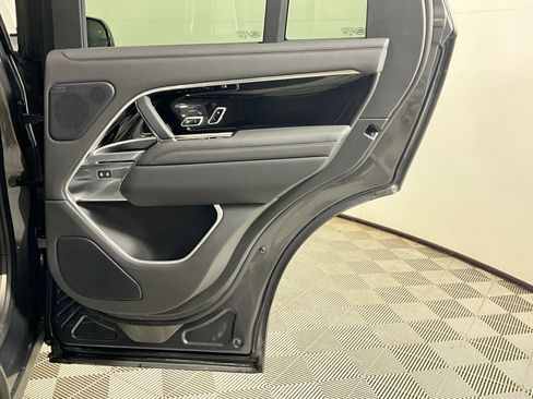 Used 2023 Land Rover Range Rover Autobiography image 24