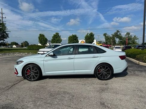 Used 2025 Volkswagen Jetta GLI Autobahn FWD image 4