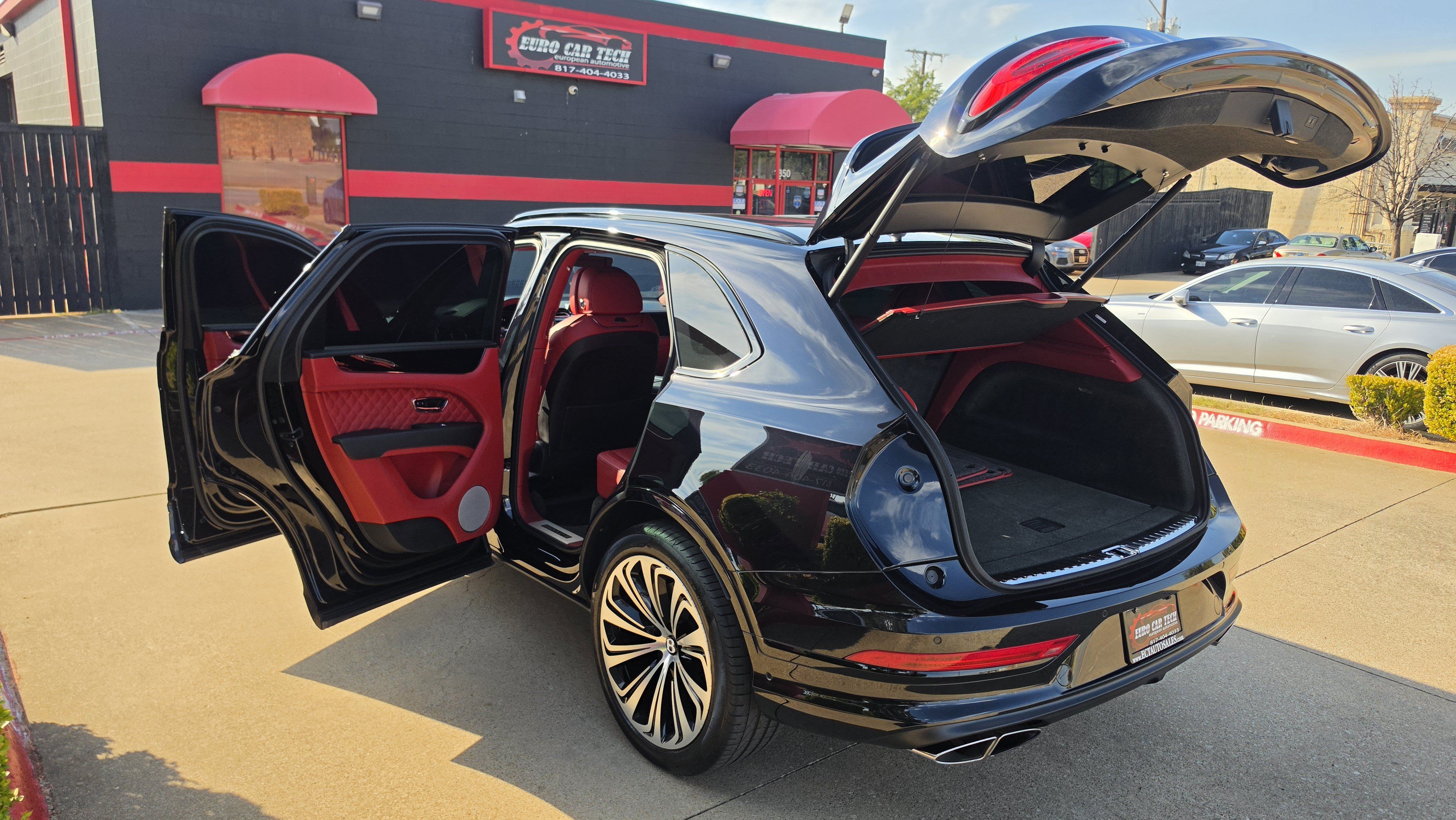 Used 2022 Bentley Bentayga AWD/4WD image 19