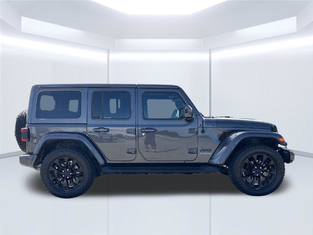 Used 2021 Jeep Wrangler Unlimited Sahara AWD/4WD image 7