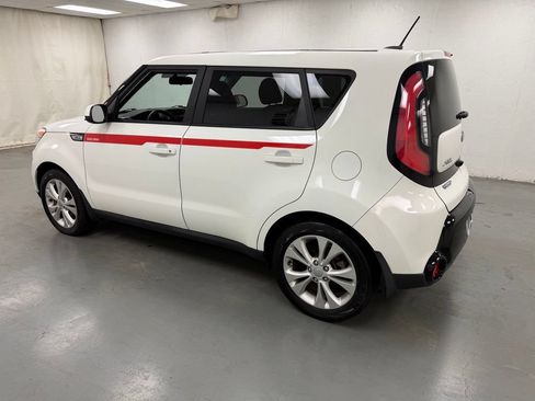 Used 2016 Kia Soul + FWD image 3