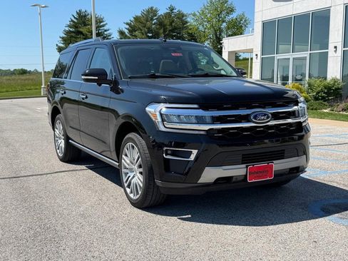 Used 2023 Ford Expedition Limited AWD/4WD image 2