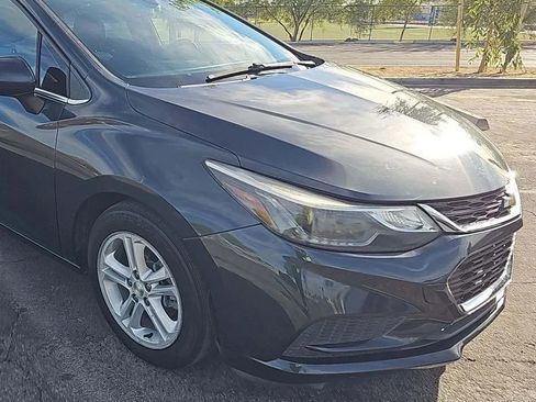 Used 2017 Chevrolet Cruze LT image 4
