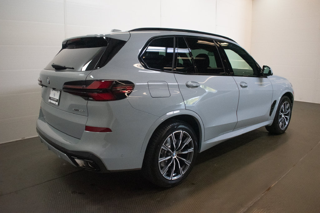 New 2026 BMW X5 xDrive40i w/ M Sport Package AWD/4WD image 4
