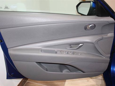 Used 2021 Hyundai Elantra SE FWD image 29