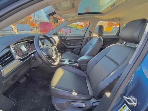 Used 2019 Volkswagen Jetta SE w/ Cold Weather Package image 12