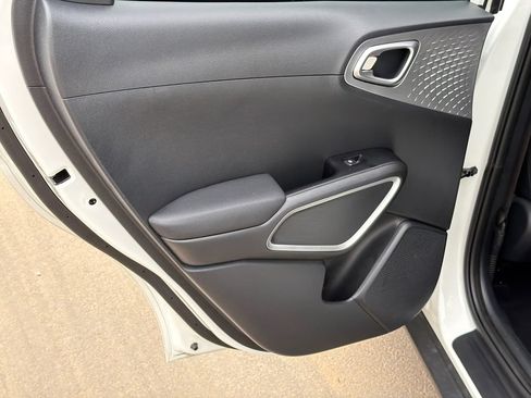 Used 2025 Kia Soul LX w/ LX Technology Package FWD image 21