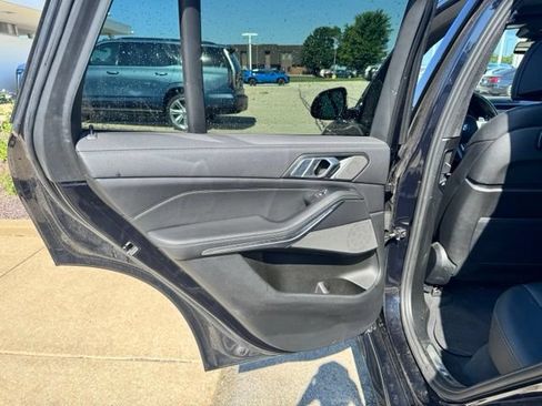 Used 2021 BMW X5 xDrive40i w/ M Sport Package AWD/4WD image 13