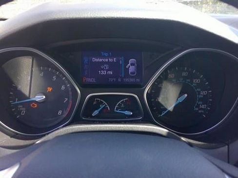 Used 2013 Ford Focus SE w/ SE Winter Pkg image 6