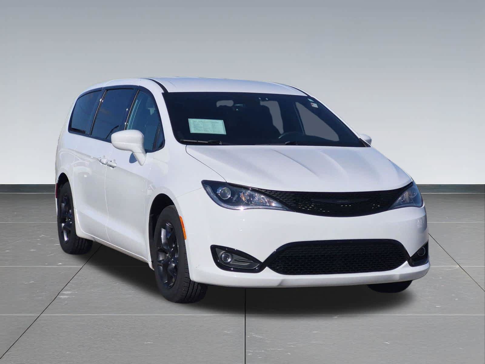 Used 2019 Chrysler Pacifica Touring Plus w/ S Appearance Package FWD image 8