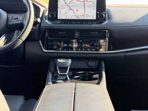 Used 2023 Nissan Rogue SL w/ SL Premium Package image 24