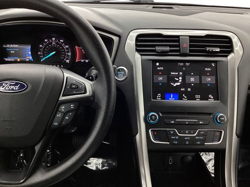 Used 2018 Ford Fusion SE w/ Fusion SE Technology Package image 32