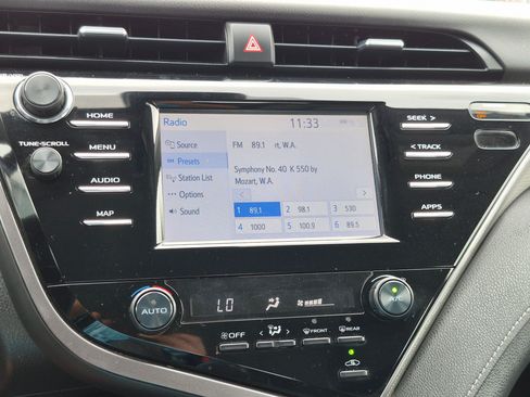 Used 2019 Toyota Camry SE FWD image 23