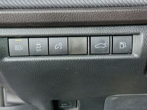 Used 2025 Toyota Camry SE w/ Convenience Package FWD image 17