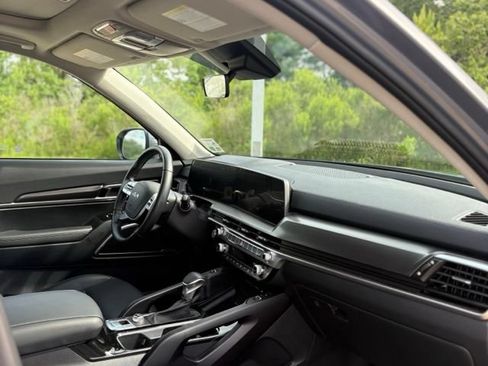 Used 2025 Kia Telluride S FWD image 15