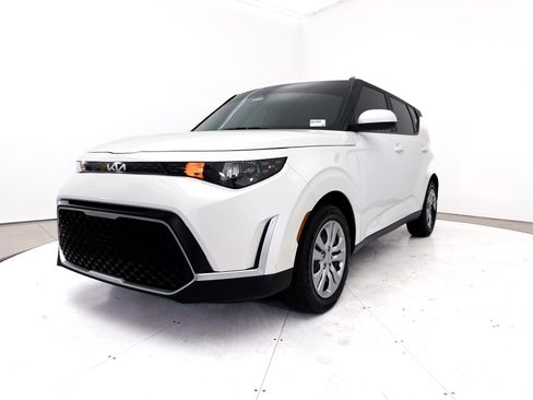 Used 2023 Kia Soul LX FWD image 13