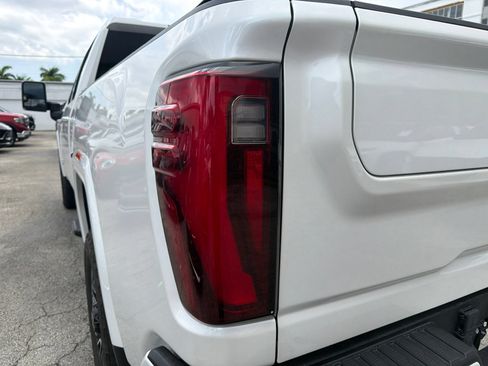 Used 2024 GMC Sierra 2500 Denali Ultimate AWD/4WD image 14