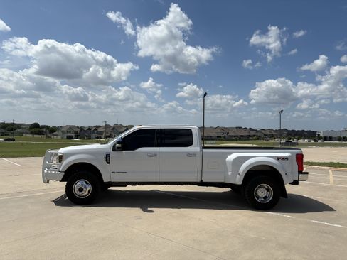 Used 2018 Ford F350 XLT w/ XLT Premium Package AWD/4WD image 2