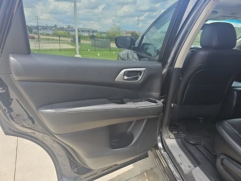 Used 2018 Nissan Pathfinder SL w/ SL Premium Package AWD/4WD image 14