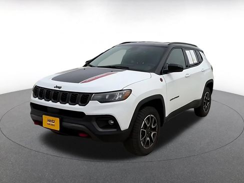Used 2025 Jeep Compass Trailhawk AWD/4WD image 4