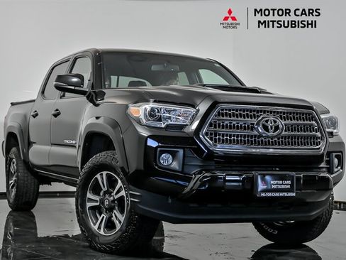 Used 2017 Toyota Tacoma TRD Sport w/ Tow Package (A/T) AWD/4WD image 1