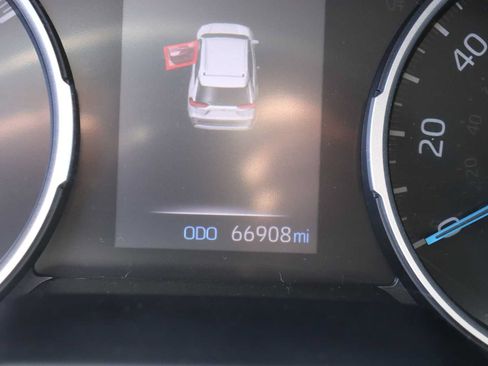 Used 2021 Toyota RAV4 LE AWD/4WD image 11