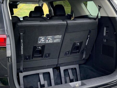 Used 2024 Kia Carnival LX FWD image 23