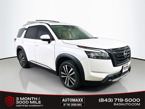 Used 2024 Nissan Pathfinder Platinum image 1