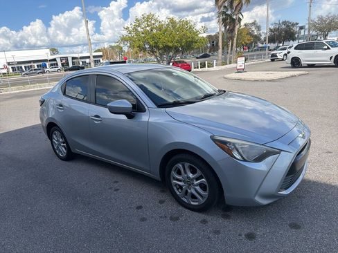 Used 2017 Toyota Yaris iA image 2