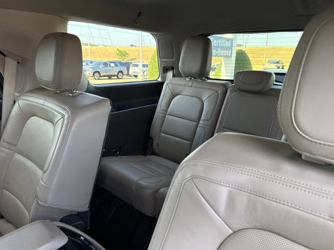 Used 2022 Lincoln Navigator Reserve AWD/4WD image 10