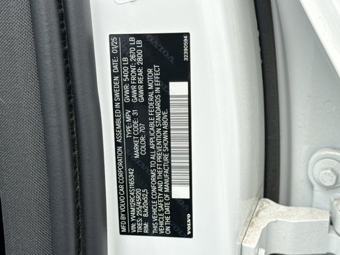 Used 2025 Volvo XC60 B5 Plus image 13