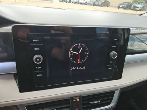 Used 2025 Volkswagen Taos SE FWD image 21