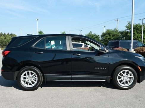 Used 2023 Chevrolet Equinox LS w/ LPO, Floor Liner Package FWD image 4